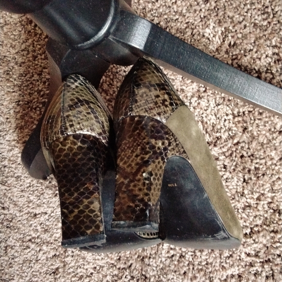 Karen Scott "Lindsey" Leather/snakeskin print pumps - Picture 9 of 9